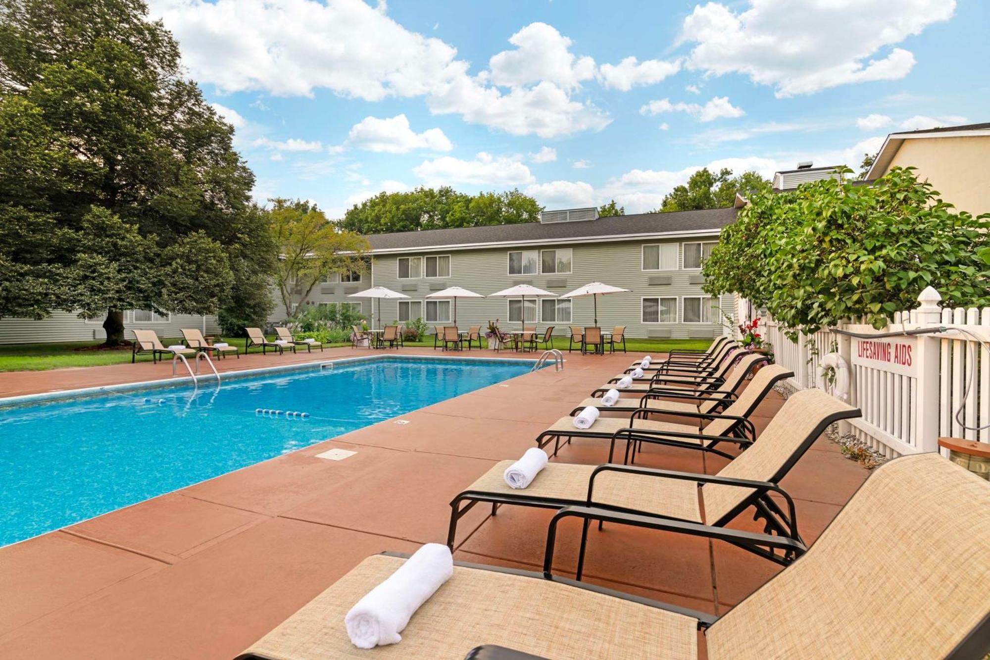 Best Western Plus Windjammer Inn & Conference Center Burlington Kültér fotó