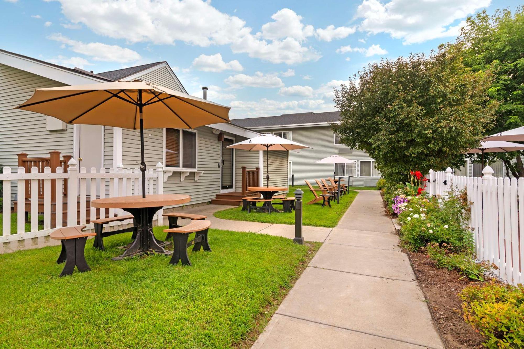 Best Western Plus Windjammer Inn & Conference Center Burlington Kültér fotó